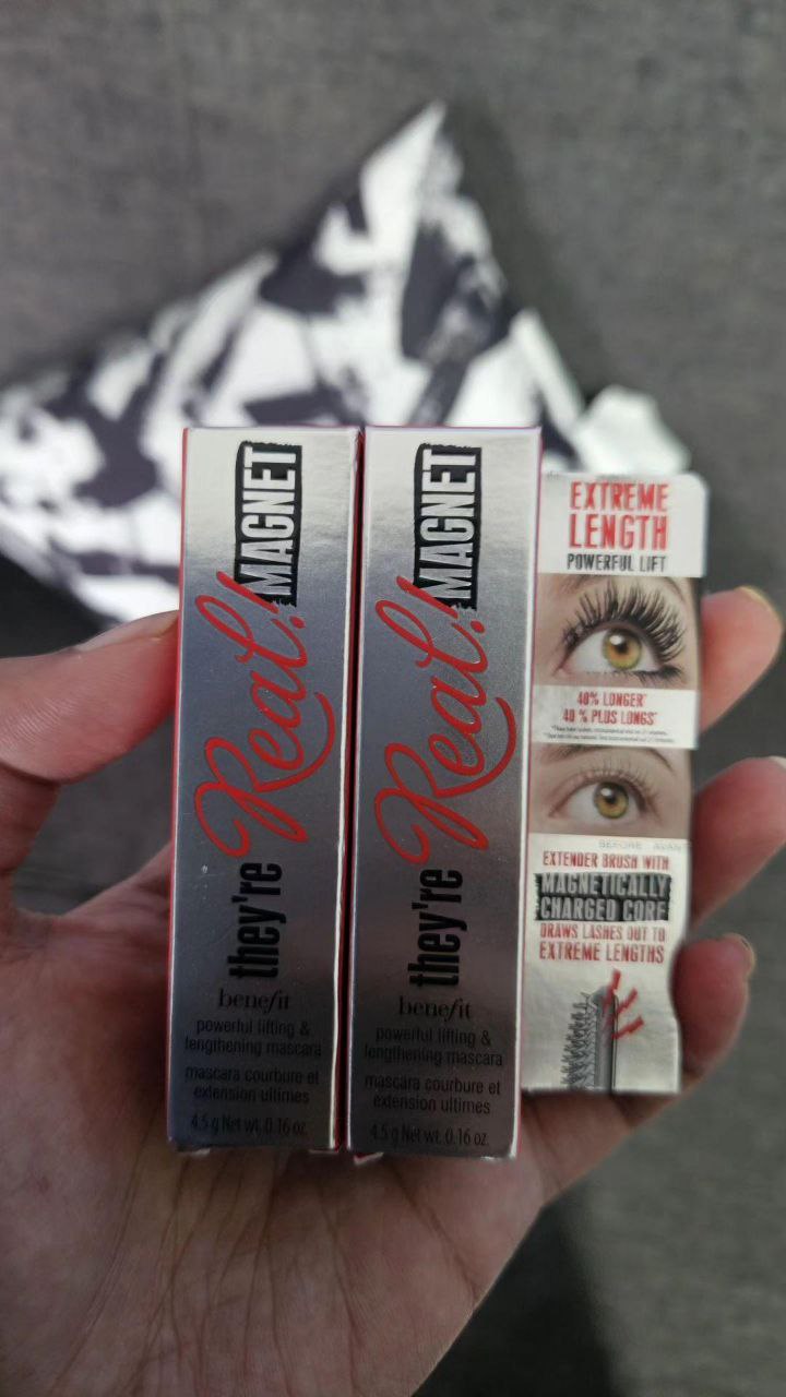 Benefit they're real magnet extreme length mascara